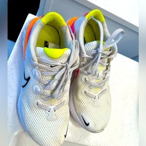 Like new Nike sneakers